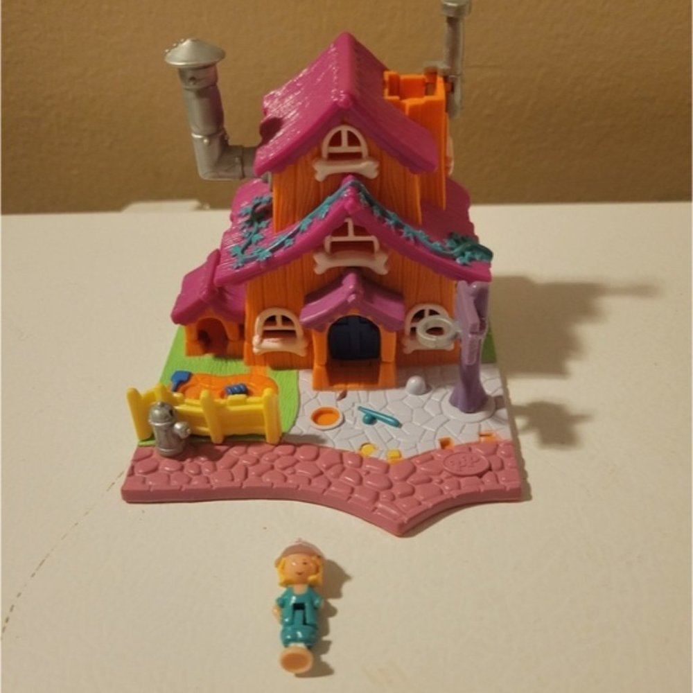 Vintage 1994 Bluebird Dog house